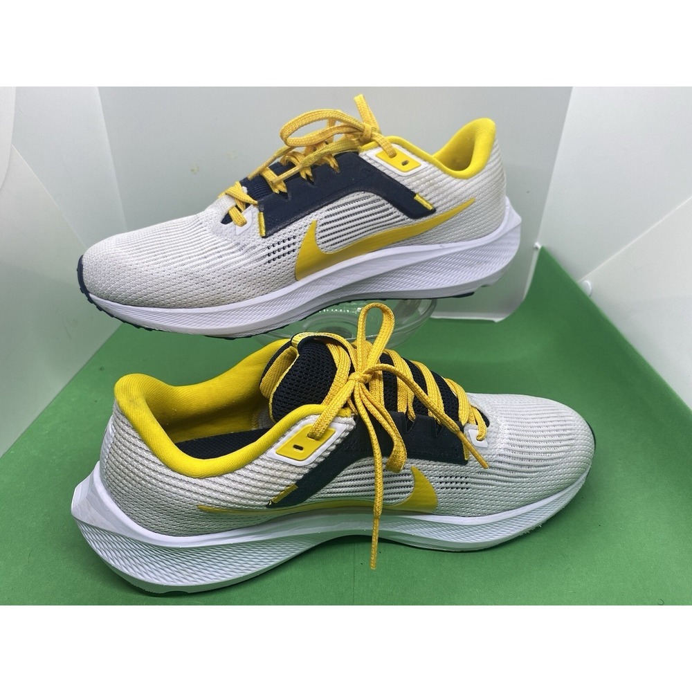 Nike Zoom Pegasus 40 Michigan Wolverines Shoes Mens Size 9 DZ6001-100